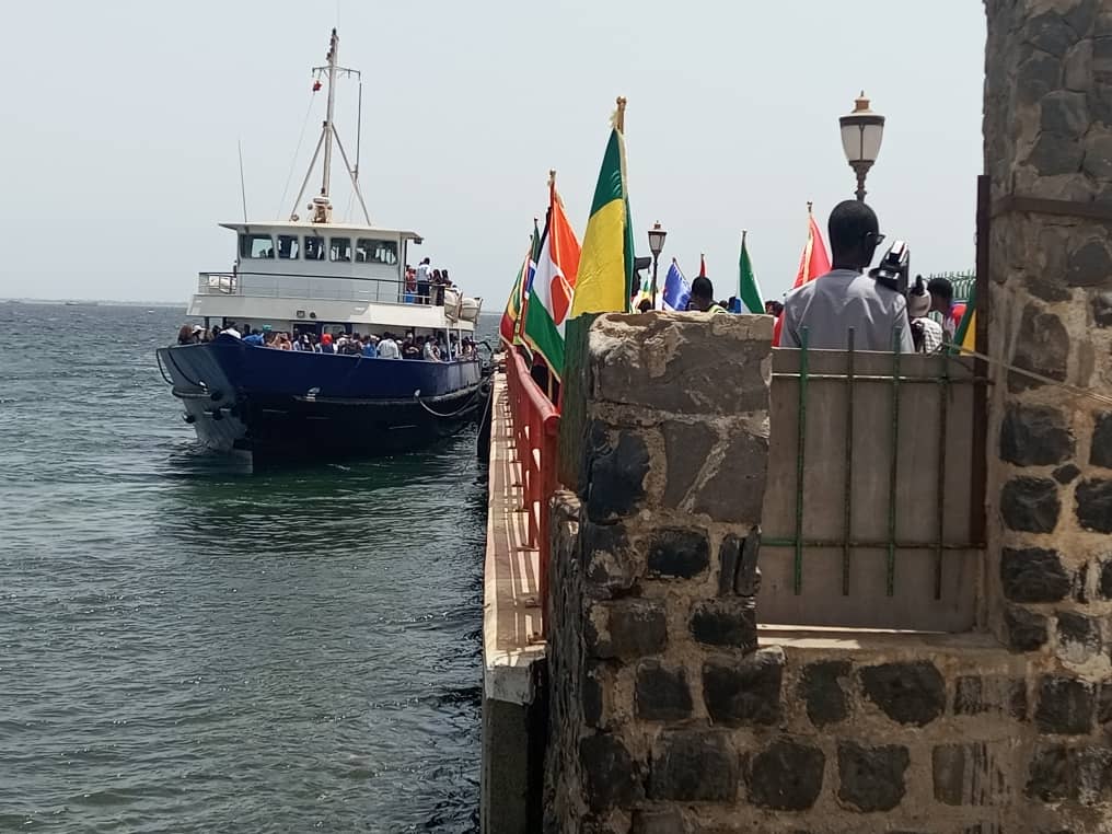 Panneau de bienvenue sur l'île de Gorée